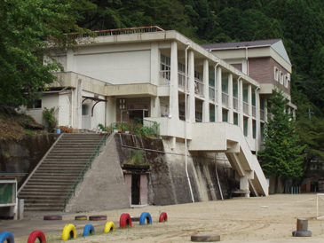 二村小学校校舎写真