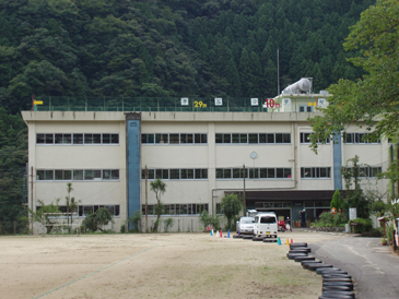 平谷小学校校舎写真