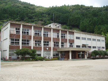 三村小学校校舎写真