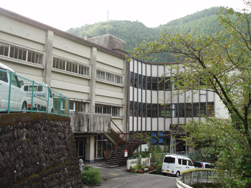 西川第二小学校校舎写真